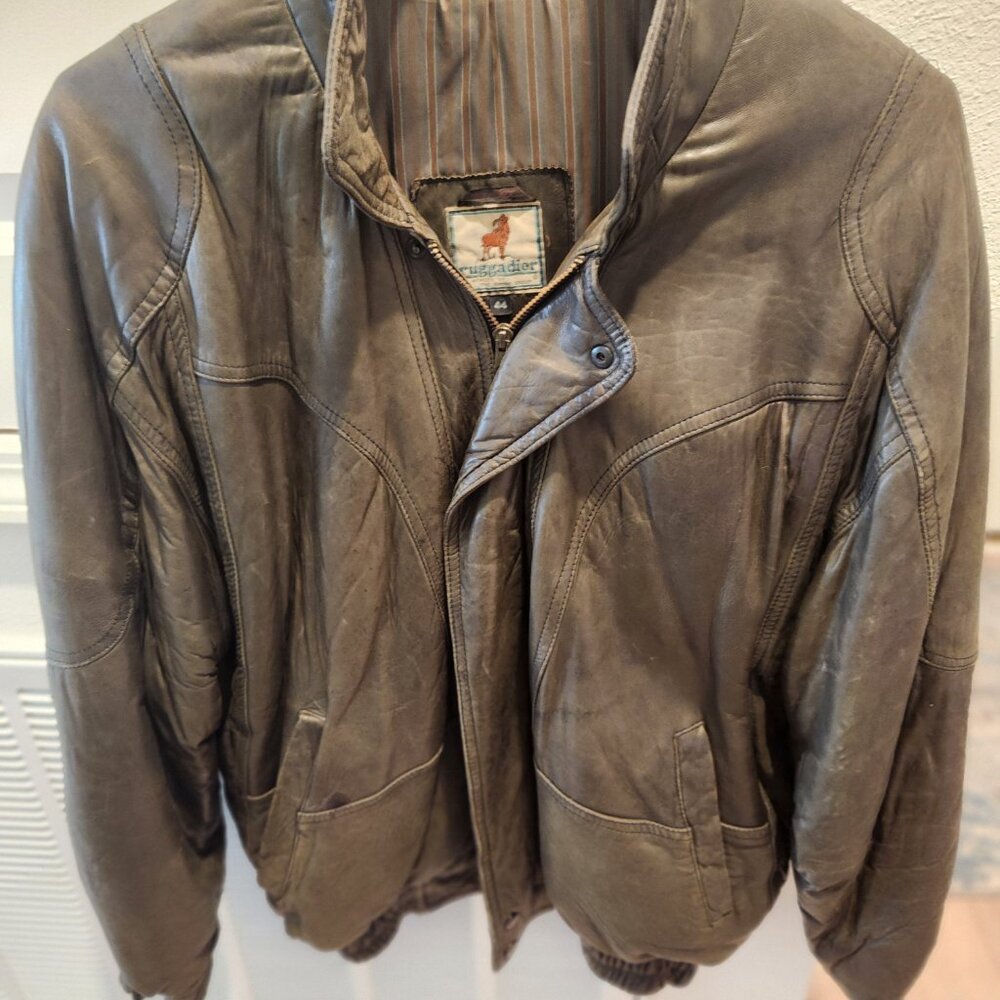 Men's Premium Vintage Leather Bomber Jacket